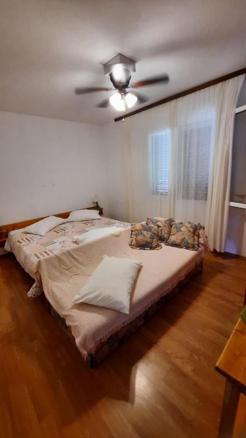 Apartment Pinoapplosinj Veli Lošinj Exterior foto